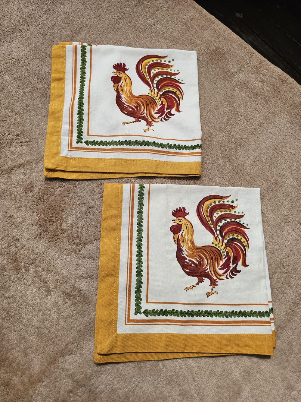 Williams Sonoma Rooster Kitchen Napkins (2) in Yellow and Multicolor